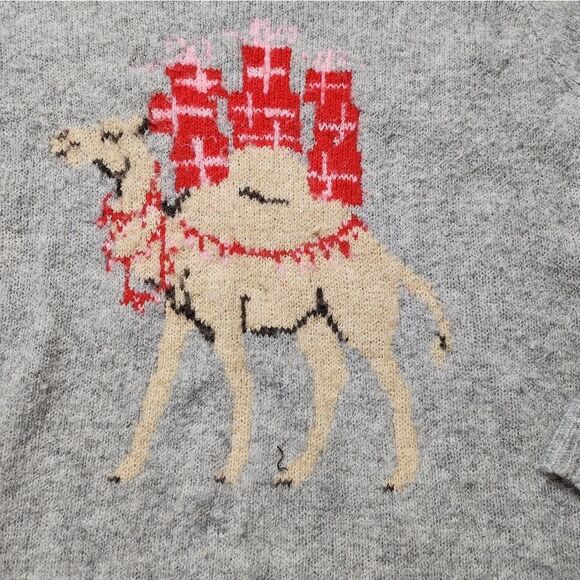 Cupcakes and Cashmere Camel With Gifts Christmas Sweater Size med Ugly Xmas - Picture 2 of 11
